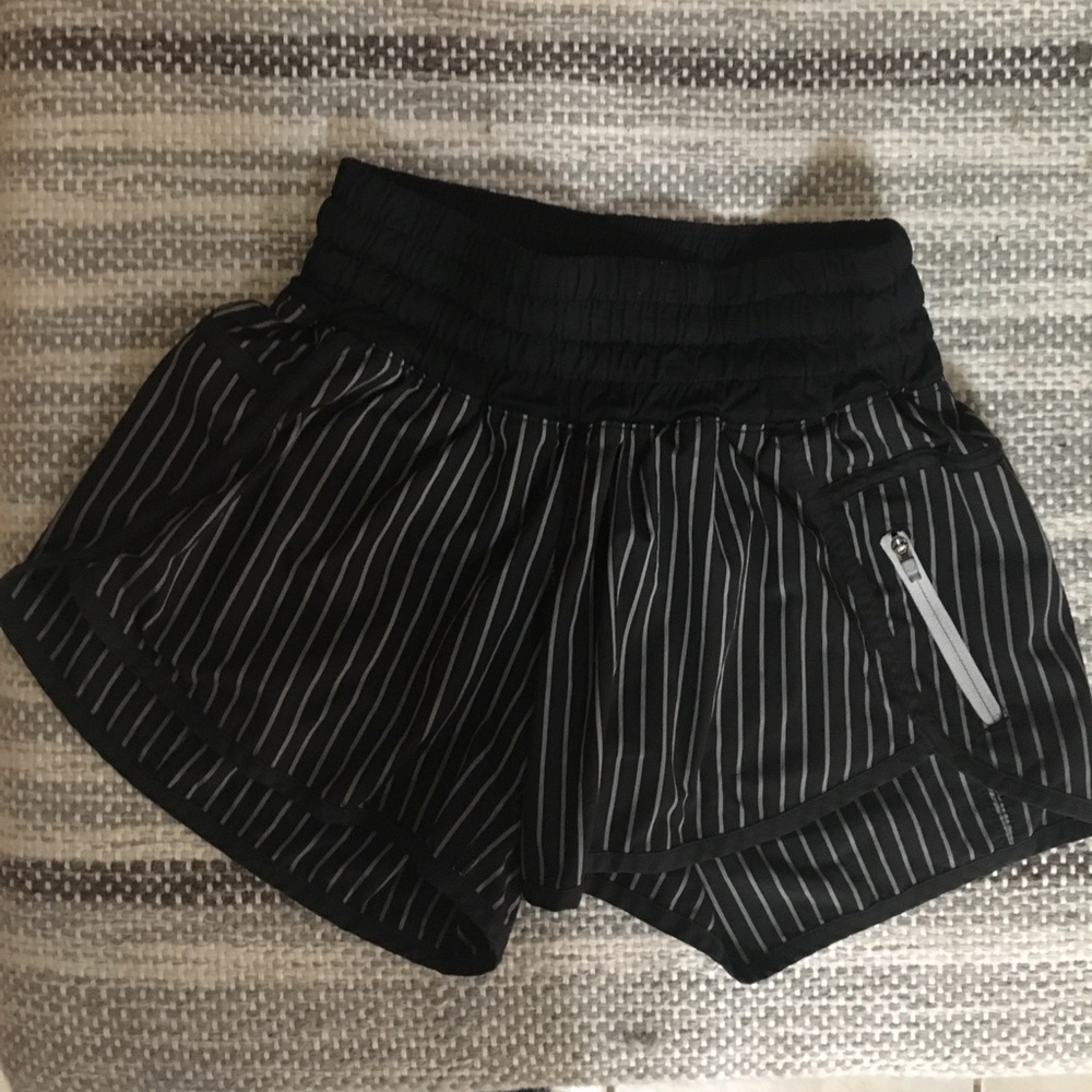Lululemon Tracker Black Grey Stripes